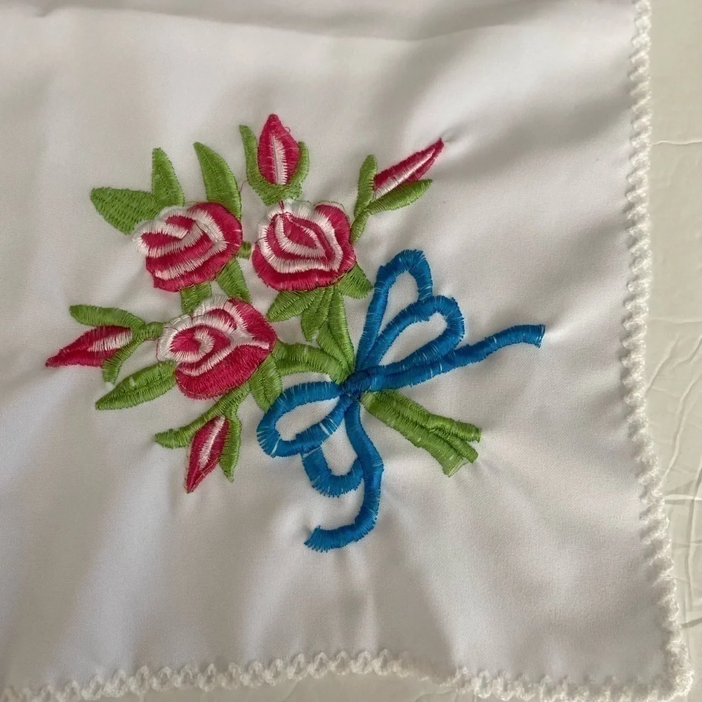 Hand embroidery 🪡 🧵 to wrap tortillas